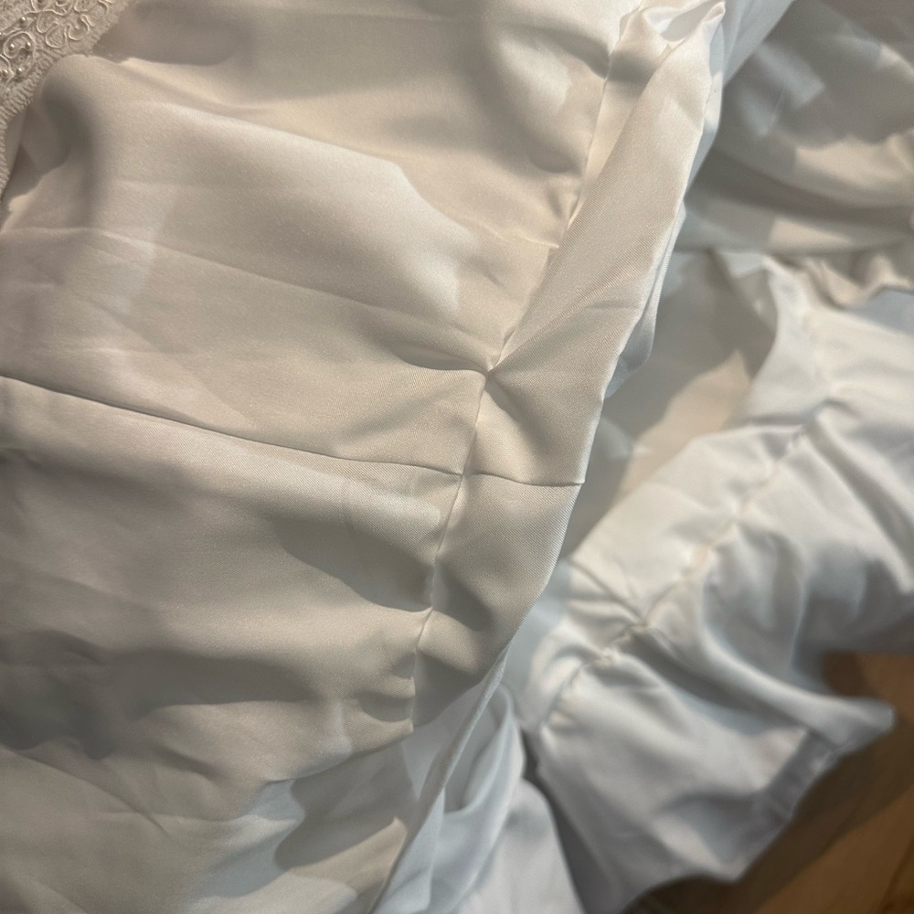 David’s Bridal Elegant White Lace Gown Size 16 W - Picture 16 of 16
